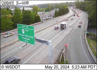 Traffic Cam I-405 at MP 4.1: SR 169 Interchange Player
