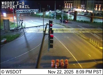 Traffic Cam I-5 at MP 118.8: Barksdale Ave Rail Crossing Player