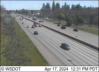 Traffic Cam I-5 at MP 126.6: Lakeview Maintenance Player