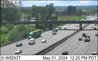 Traffic Cam I-5 at MP 139.2: Emerald St Player