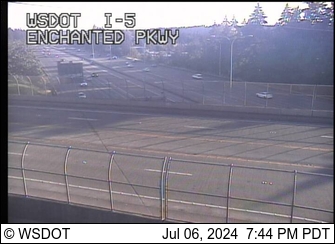 Traffic Cam I-5 at MP 141.2: Enchanted Pkwy Player