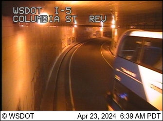 Traffic Cam I-5 at MP 165.4: Columbia St Express Lanes Player