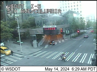 Traffic Cam I-5 at MP 165.4: 5th Ave/Columbia Player