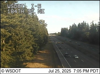 Traffic Cam I-5 at MP 206.9: 184th St NE Player