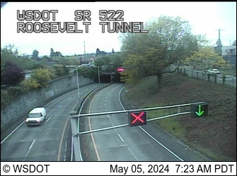 Traffic Cam SR 522 at MP 0.4: Roosevelt Tunnel Player