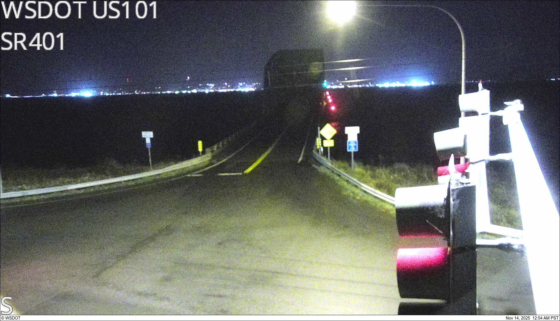 Traffic Cam US 101 at MP 0.5: Astoria-Megler Bridge Player