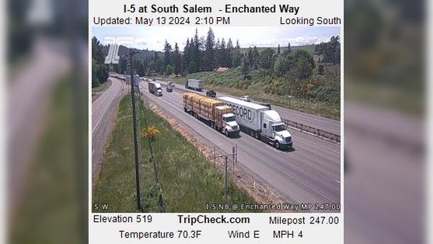 Traffic Cam Sunnyside: I-5 at South Salem - Enchanted Way Player