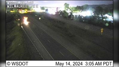 Traffic Cam Puyallup: SR 167 at MP 5.5: Milwaukee Ave Player