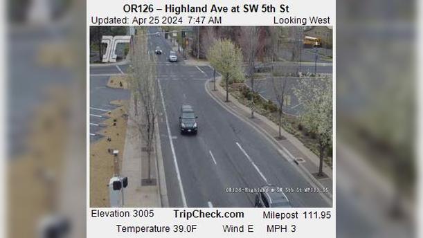 Redmond: US 97 at - Highland Ave Traffic Camera