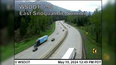 Traffic Cam Hyak: I-90 at MP 53.4: East Snoqualmie Summit Player