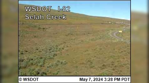 Traffic Cam Selah › East: I-82 at MP 22.4 - Creek Rest Area Player