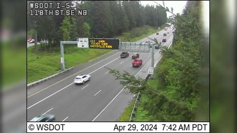 Traffic Cam Everett: I-5 at MP 187.2: 118th St SW Player