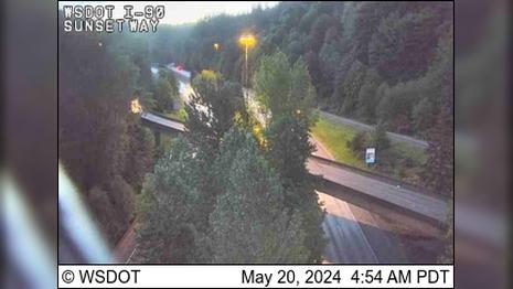 Traffic Cam Issaquah: I-90 at MP 18: Sunset Way Player