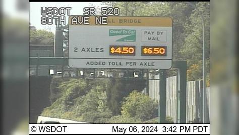 Traffic Cam Clyde Hill: SR 520 at MP 4.3: 80th Ave NE Player