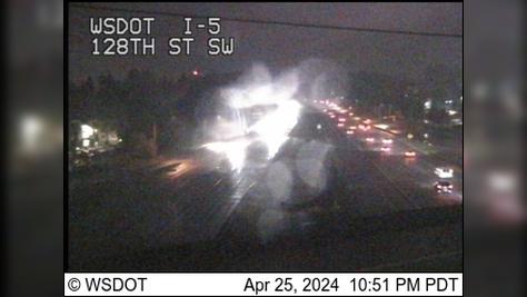Traffic Cam Brier: I-5 at MP 186.4: 128th St SW Player