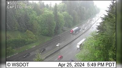 Traffic Cam Olympia: I-5 at MP 104.8: Capitol Blvd Player