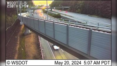 Traffic Cam Mountlake Terrace › South: I-5 at MP 178.5 Player