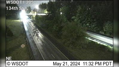 Traffic Cam Battle Ground › South: I-205 at MP 36.8: 134th St Camera Player