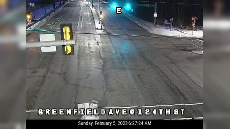 Traffic Cam West Allis: Greenfield Ave at 124th St Player