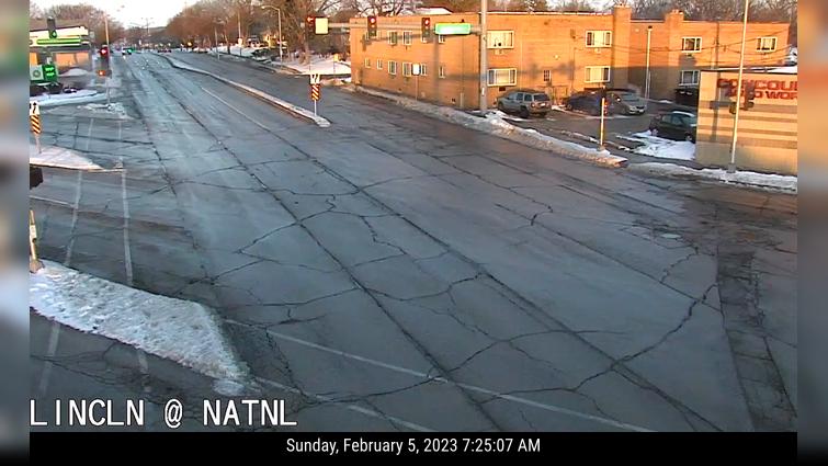 Traffic Cam West Allis: Lincoln Ave at National Ave Player