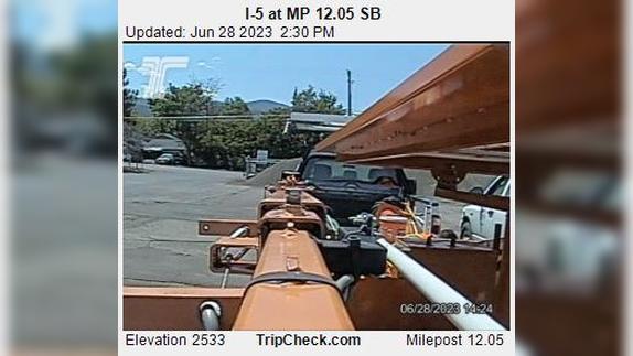 Traffic Cam Ashland: I-5 at MP 12.05 SB Player
