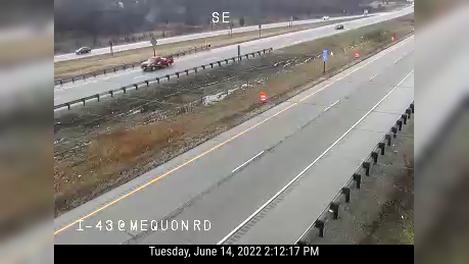 Traffic Cam Mequon: I-43 @ Mequon Rd Player