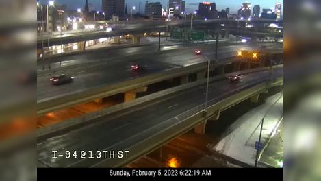 Traffic Cam Glendale: I-94 at 13th St Player