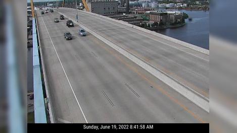 Traffic Cam Port of Milwaukee: I-794 @ North Hoan Bridge Player