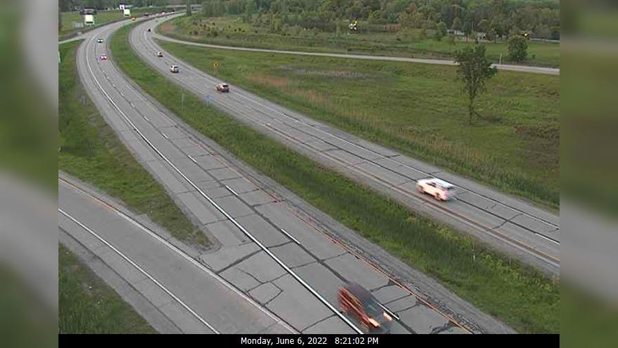 Traffic Cam Grand Chute: I-41 @ County OO (Northland Ave) Player