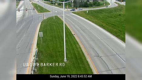 Traffic Cam The Corners of Brookfield: US  @ Barker Rd Player