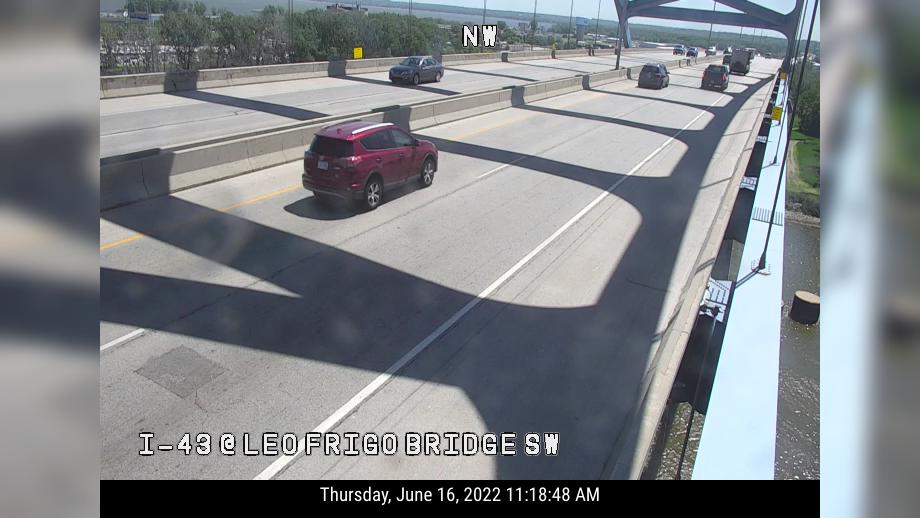 Traffic Cam Lewiston: I-90 / I-94 @ ColumbiaSauk Co line Player
