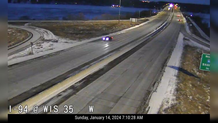 Traffic Cam Camp Douglas: I-94 at WIS 35/2nd St Player