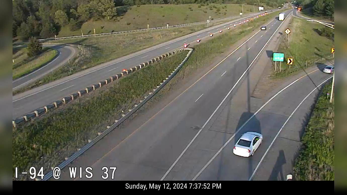 Traffic Cam Foster: I-94 at WIS Player