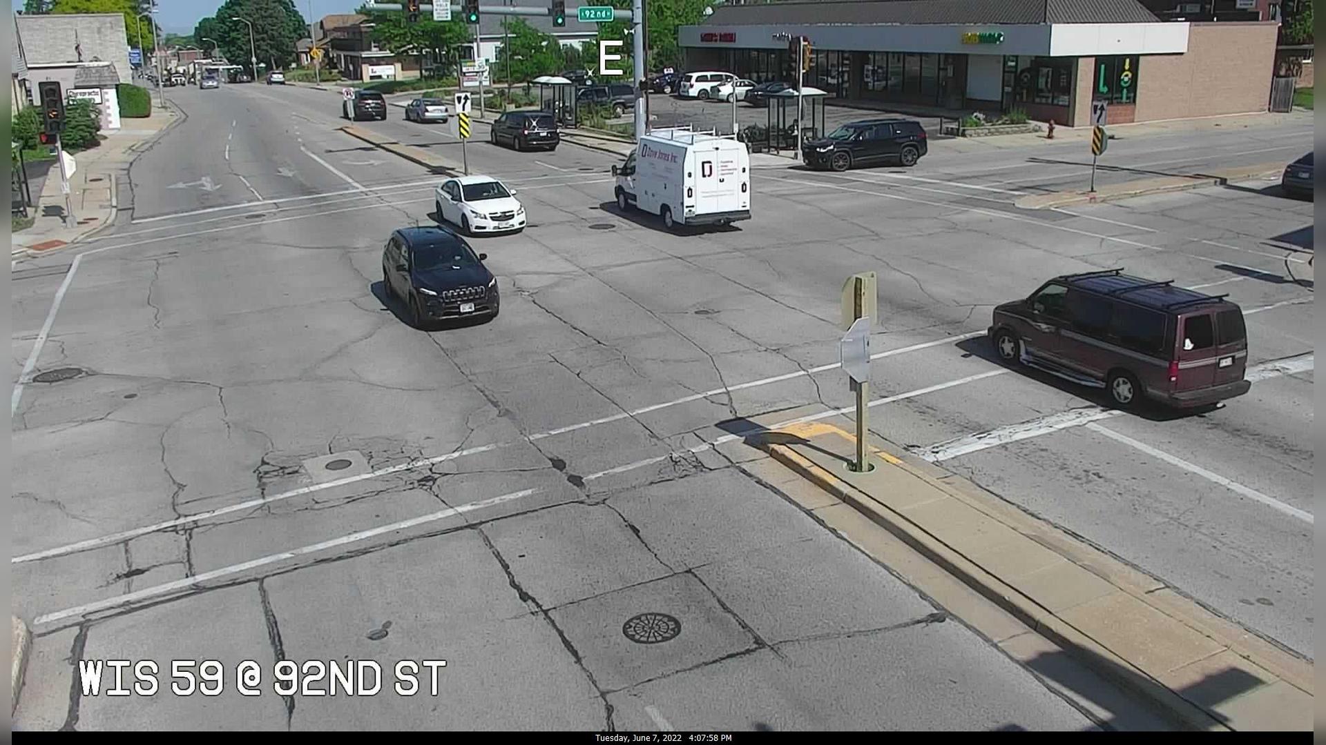 Traffic Cam West Allis: Greenfield Ave @ nd St Player