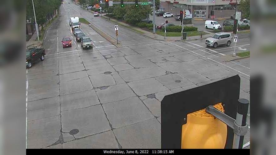 Traffic Cam West Allis: th St @ Greenfield Ave Player