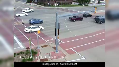 Traffic Cam Wauwatosa: SR-100 @ Research Dr Player