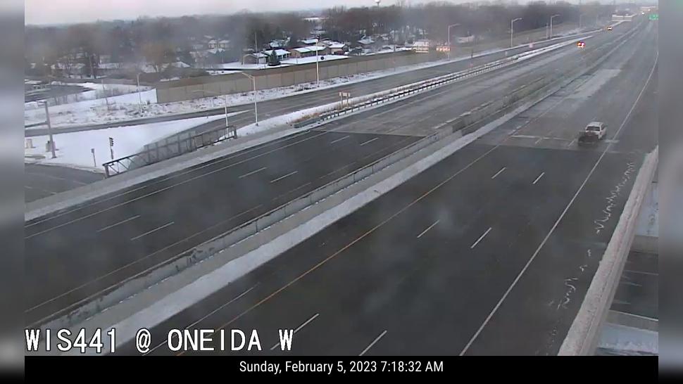 Traffic Cam Middleton Ridge at Misty Valley: WIS 441 at Oneida St Player