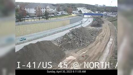 Traffic Cam Menomonee River Valley: I-41/US 45 at North Ave Player